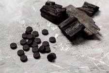 Compléments alimentaires au charbon activé