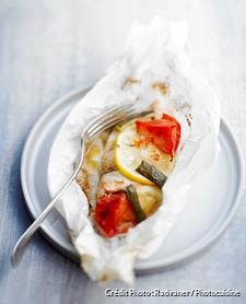 Papillote de poulet aux courgettes, tomates, et citron