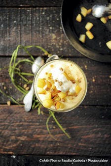Mousse de lait de poule et pommes caramélisées